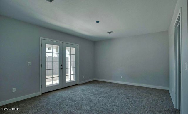 2825 E PUEBLO Avenue, Phoenix, AZ 85040