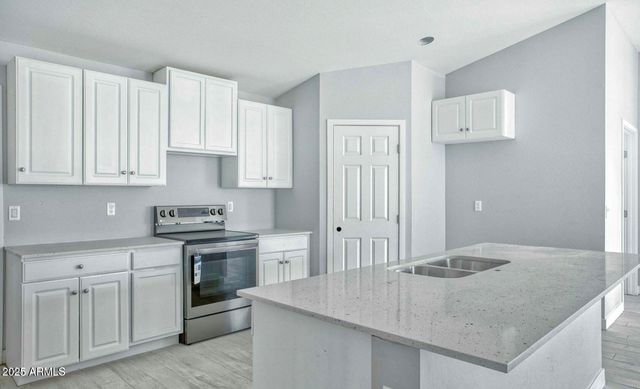 2825 E PUEBLO Avenue, Phoenix, AZ 85040