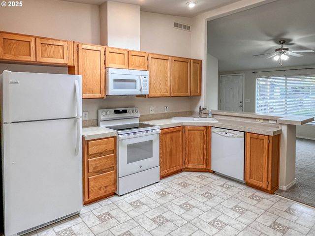 121 MATTHEW LEE Ct, Roseburg, OR 97471