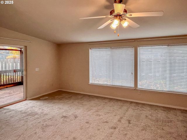 121 MATTHEW LEE Ct, Roseburg, OR 97471