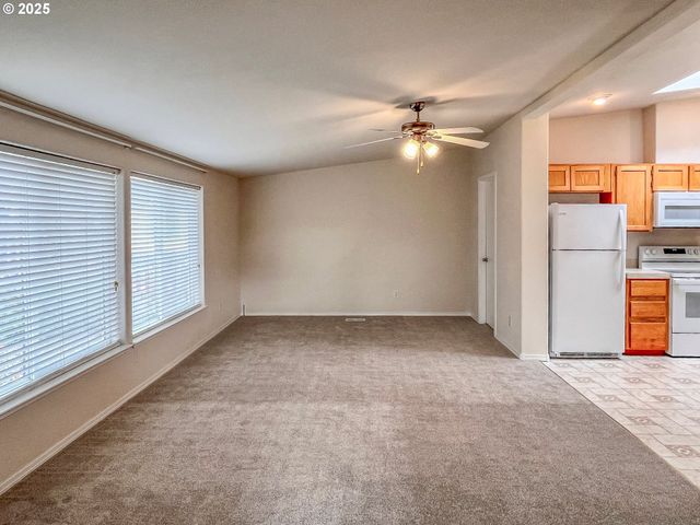 121 MATTHEW LEE Ct, Roseburg, OR 97471