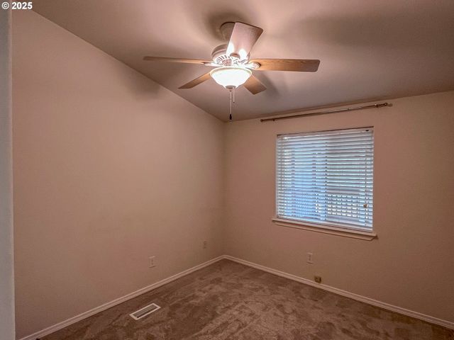 121 MATTHEW LEE Ct, Roseburg, OR 97471