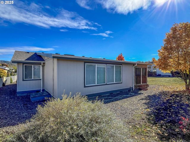 121 MATTHEW LEE Ct, Roseburg, OR 97471