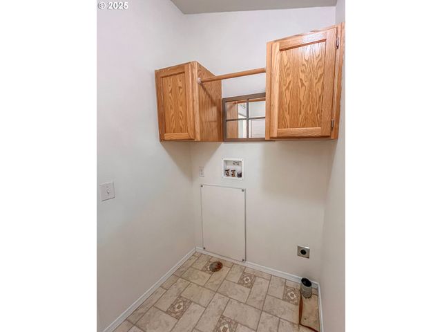 121 MATTHEW LEE Ct, Roseburg, OR 97471