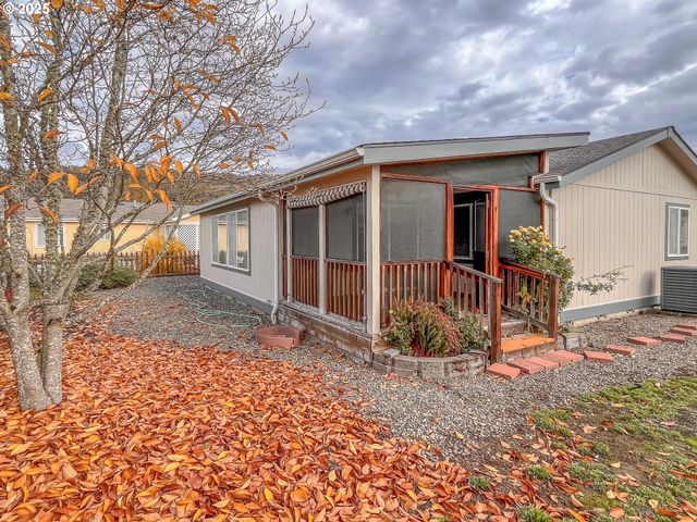 121 MATTHEW LEE Ct, Roseburg, OR 97471