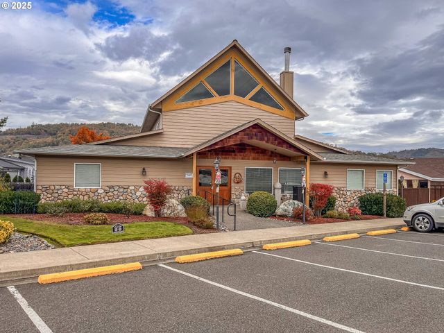 121 MATTHEW LEE Ct, Roseburg, OR 97471