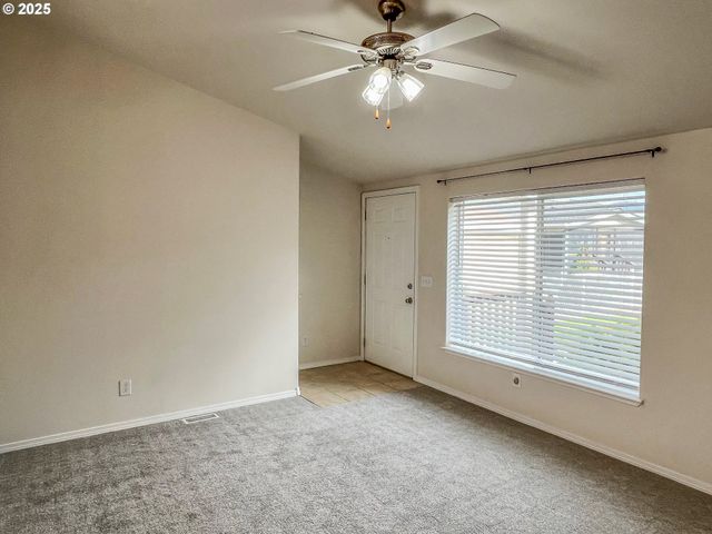 121 MATTHEW LEE Ct, Roseburg, OR 97471