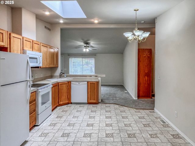 121 MATTHEW LEE Ct, Roseburg, OR 97471