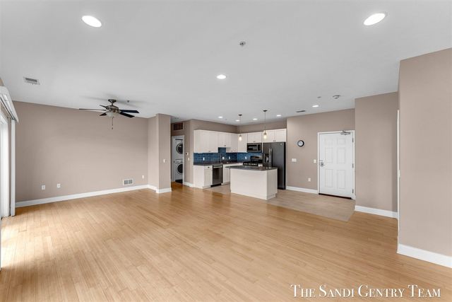 917 W Savidge Street 15, Spring Lake, MI 49456