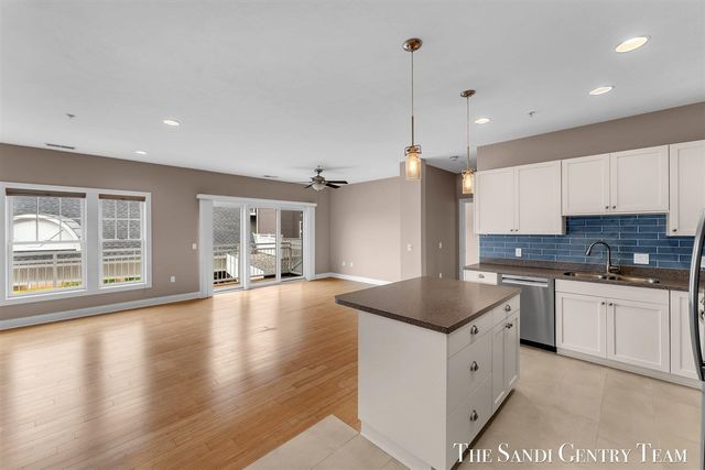 917 W Savidge Street 15, Spring Lake, MI 49456