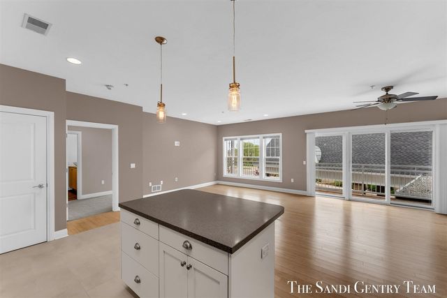 917 W Savidge Street 15, Spring Lake, MI 49456