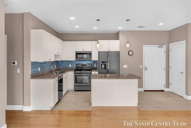 917 W Savidge Street 15, Spring Lake, MI 49456