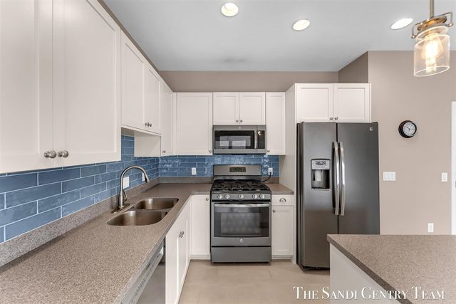 917 W Savidge Street 15, Spring Lake, MI 49456