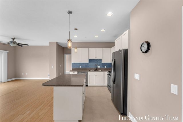 917 W Savidge Street 15, Spring Lake, MI 49456