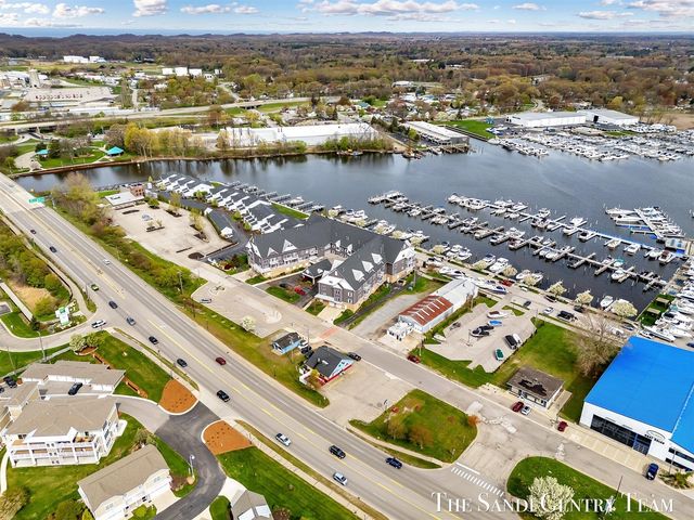 917 W Savidge Street 15, Spring Lake, MI 49456