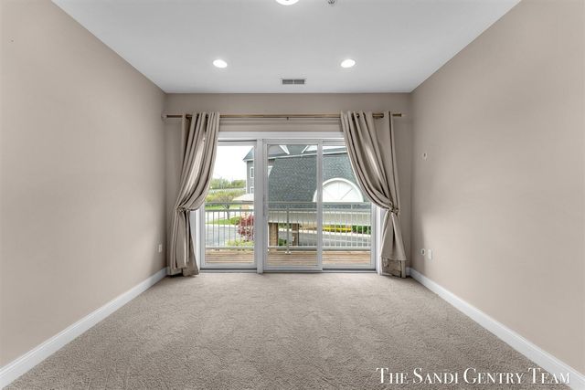 917 W Savidge Street 15, Spring Lake, MI 49456