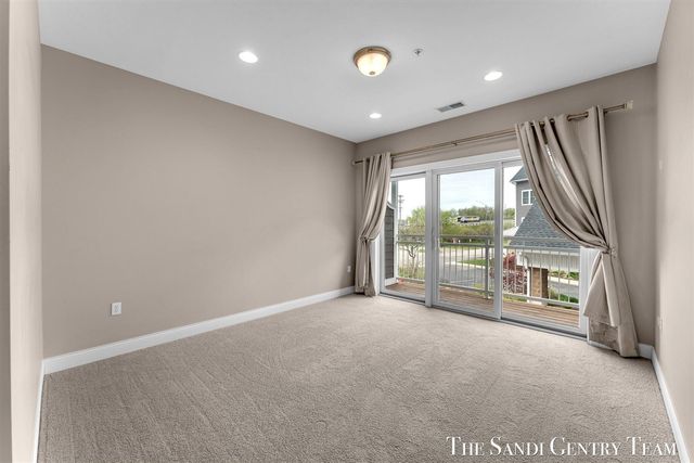 917 W Savidge Street 15, Spring Lake, MI 49456