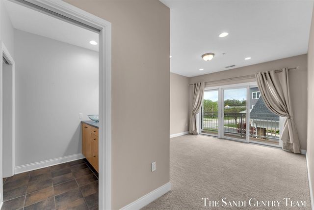 917 W Savidge Street 15, Spring Lake, MI 49456