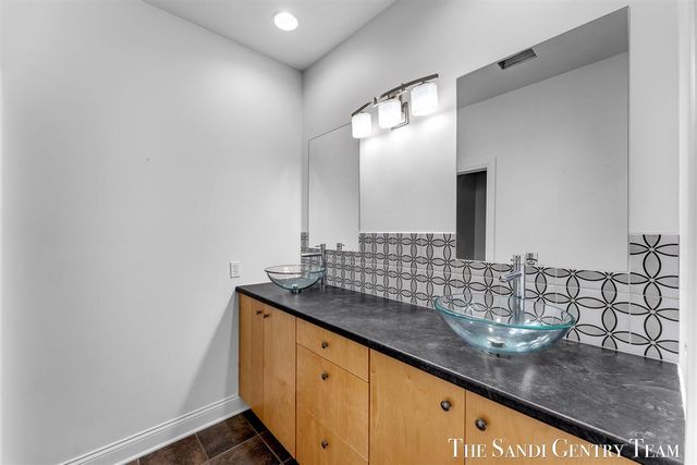 917 W Savidge Street 15, Spring Lake, MI 49456