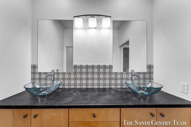 917 W Savidge Street 15, Spring Lake, MI 49456