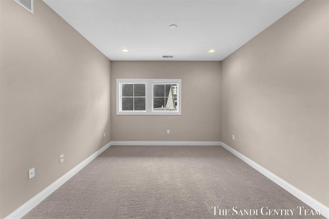 917 W Savidge Street 15, Spring Lake, MI 49456