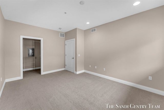 917 W Savidge Street 15, Spring Lake, MI 49456