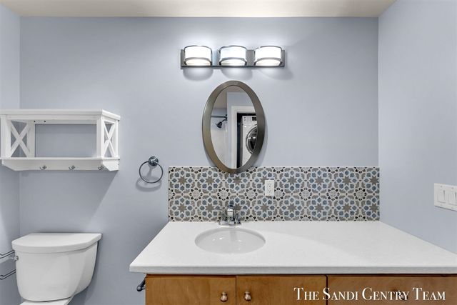 917 W Savidge Street 15, Spring Lake, MI 49456