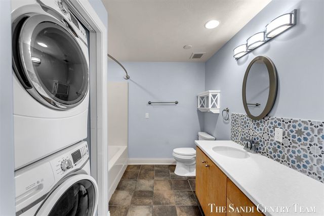 917 W Savidge Street 15, Spring Lake, MI 49456