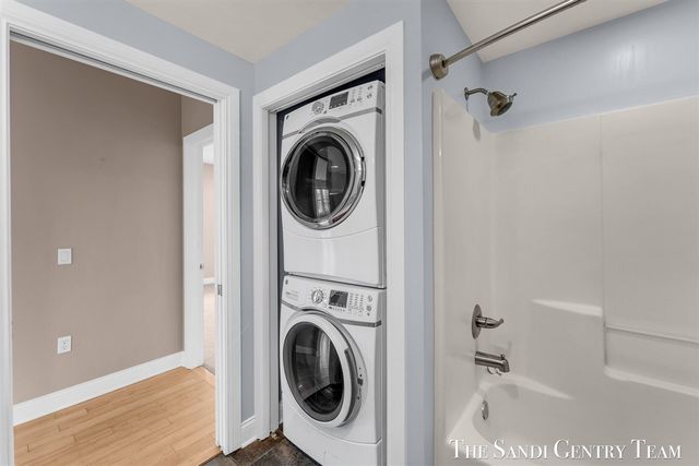 917 W Savidge Street 15, Spring Lake, MI 49456