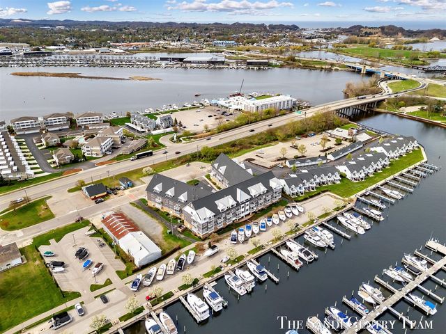 917 W Savidge Street 15, Spring Lake, MI 49456