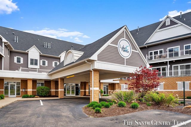 917 W Savidge Street 15, Spring Lake, MI 49456