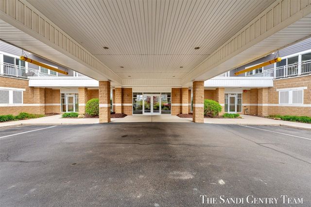 917 W Savidge Street 15, Spring Lake, MI 49456