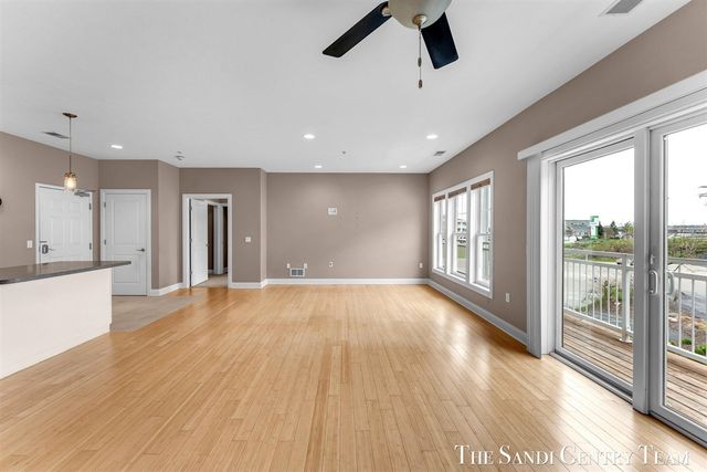 917 W Savidge Street 15, Spring Lake, MI 49456