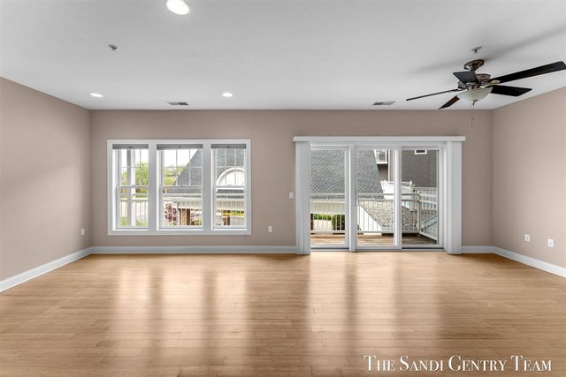 917 W Savidge Street 15, Spring Lake, MI 49456