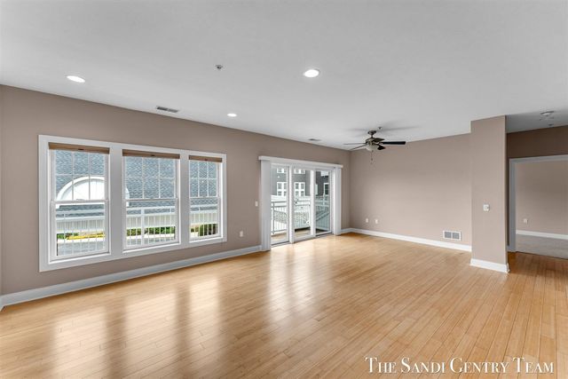 917 W Savidge Street 15, Spring Lake, MI 49456