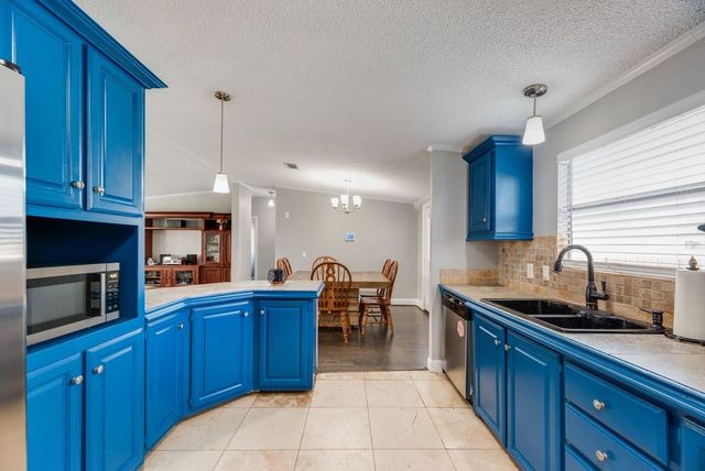 709 Ritchey Road, Valley View, TX 76272