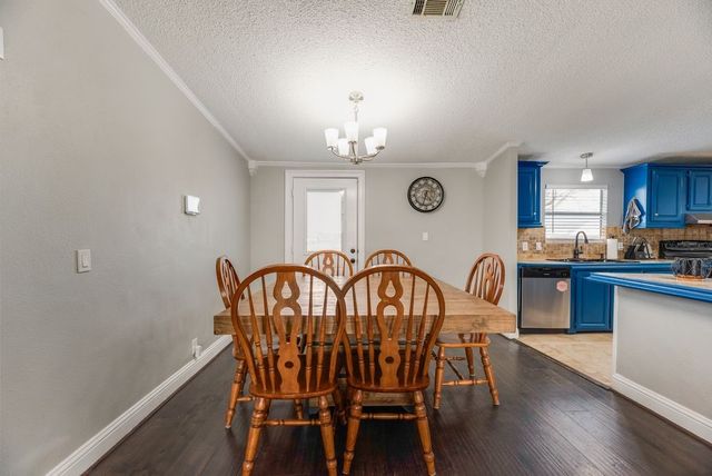 709 Ritchey Road, Valley View, TX 76272