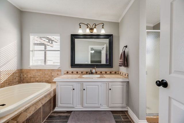 709 Ritchey Road, Valley View, TX 76272