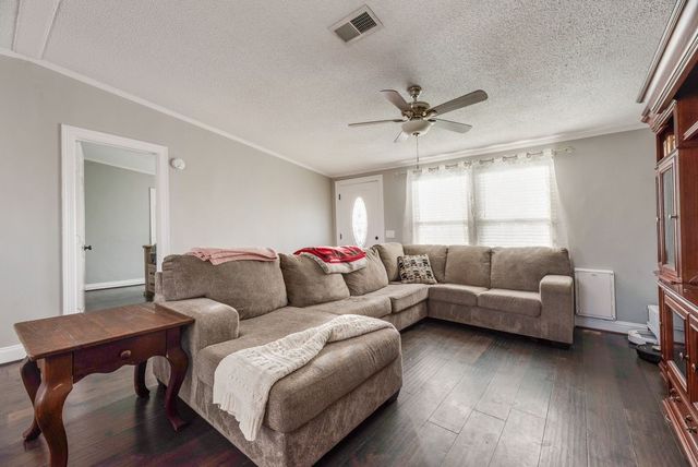 709 Ritchey Road, Valley View, TX 76272