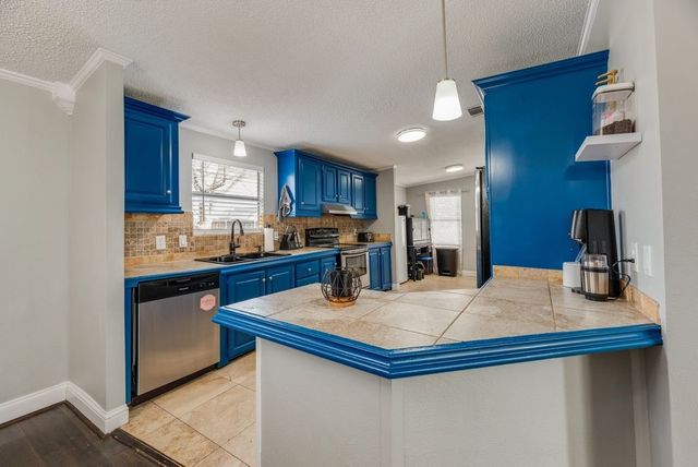 709 Ritchey Road, Valley View, TX 76272