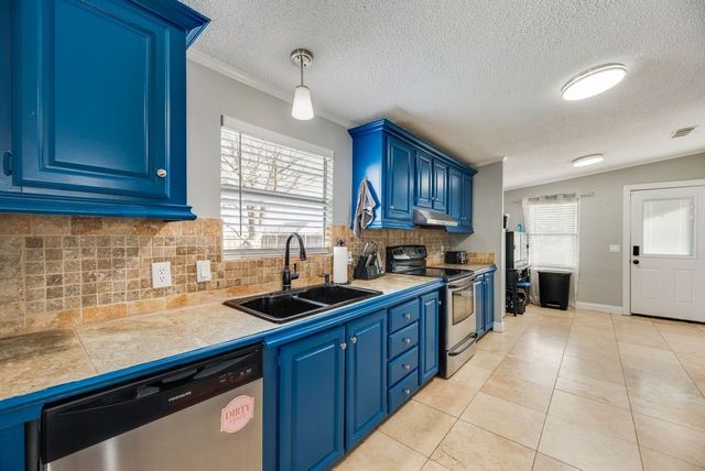 709 Ritchey Road, Valley View, TX 76272