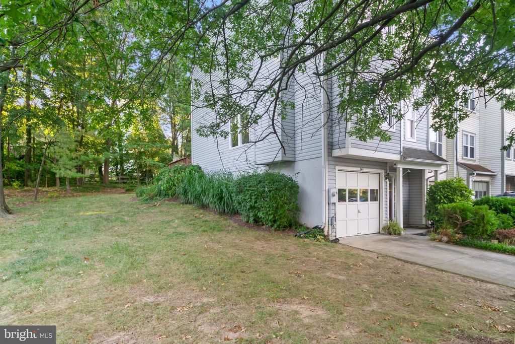 941 OAKMOOR DR #941, Baltimore, MD 21227