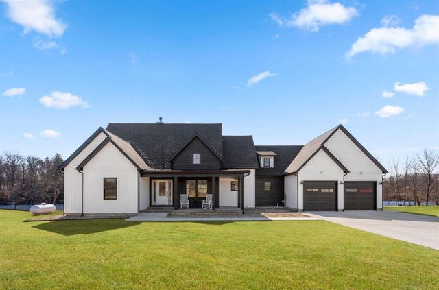 14275 Deer Path, Buchanan, MI 49107