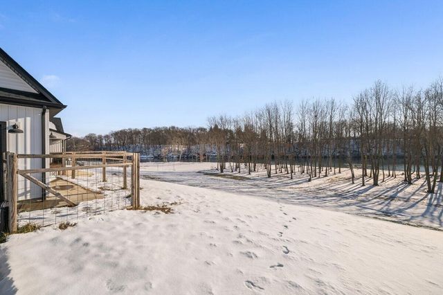 14275 Deer Path, Buchanan, MI 49107