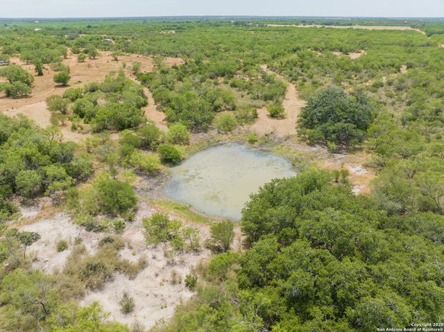 870 County Road 640, Hondo, TX 78861
