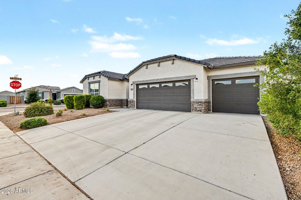 Image 7 of property listing at 37918 W SAN CLEMENTE Street, Maricopa, AZ 85138