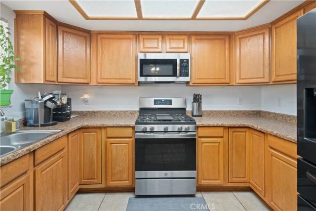 17360 Valeport, Lancaster, CA 93535