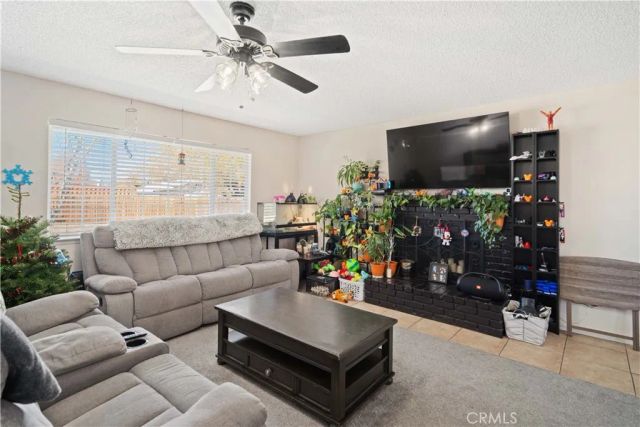 17360 Valeport, Lancaster, CA 93535