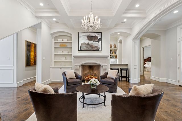 4715 W Northwest Highway, Dallas, TX 75220