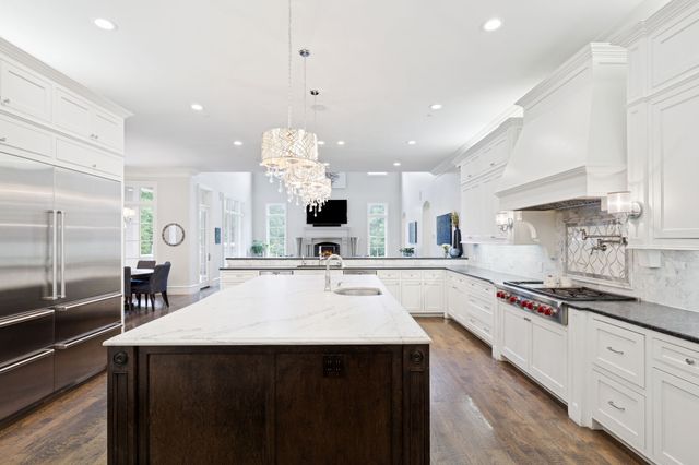 4715 W Northwest Highway, Dallas, TX 75220